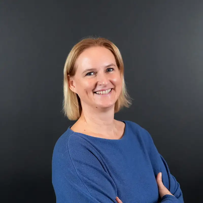 Martina Wardakas, Prokuristin bei BitGrip GmbH, im seitlichen Portrait Martina Wardakas, Prokuristin bei BitGrip GmbH, im seitlichen Portrait